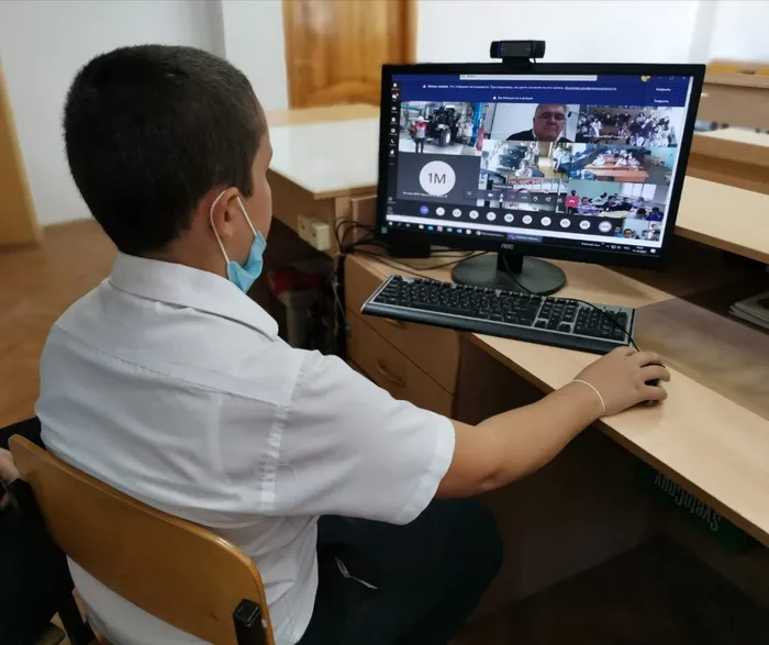 15 октября, в рамках проекта «Молодые машиностроители Ростова» наши ребята побывали на онлайн-экскурсии по территории завода «Ростсельмаш».&nbsp;