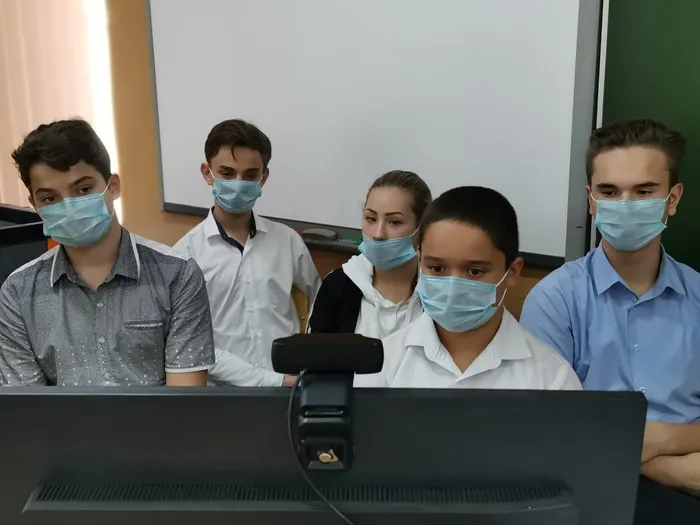 15 октября, в рамках проекта «Молодые машиностроители Ростова» наши ребята побывали на онлайн-экскурсии по территории завода «Ростсельмаш».&nbsp;