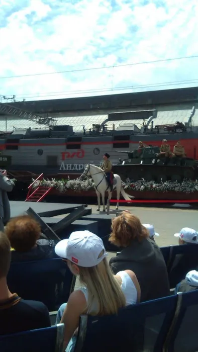 6 мая 2021 года на главный жд-вокзал Ростова приехал легендарный поезд «Победы». Встречать поезд пришло много людей, в том числе наши школьники с родителями . Мероприятие сопровождалось выступлениями творческих коллективов . Всё желающие смогли отведать блюда полевой кухни, почувствовать себя автоматчиками и водителями военных машин.&nbsp;Но, самое главное, что все получили массу приятных эмоций!