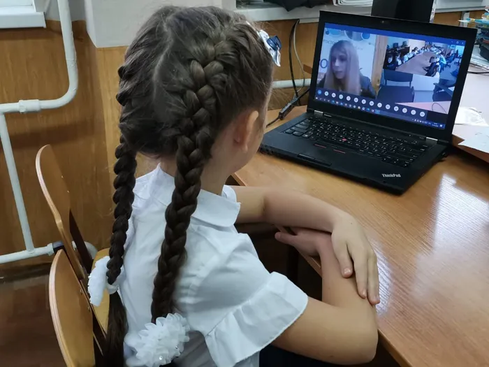 15 октября 2020 года, состоялось он-лайн мероприятие,в рамках проекта “ Живая книга», в котором приняли участие обучающиеся 2 « В» класса и классный руководитель Войнова Анна Александровна .