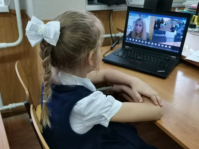 15 октября 2020 года, состоялось он-лайн мероприятие,в рамках проекта “ Живая книга», в котором приняли участие обучающиеся 2 « В» класса и классный руководитель Войнова Анна Александровна .