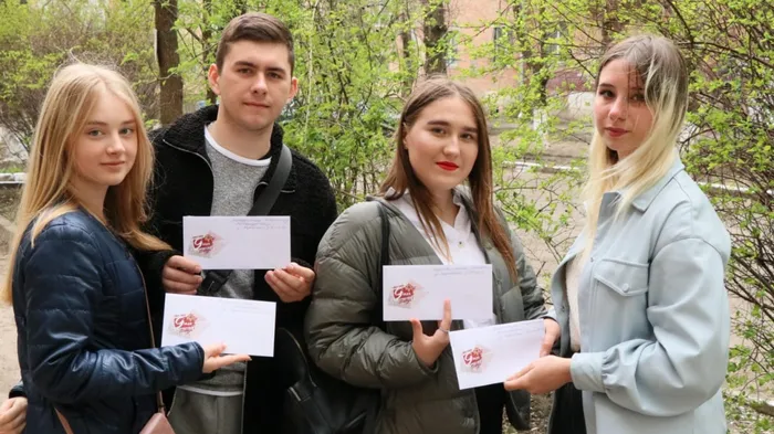 В преддверии&nbsp; &nbsp; праздника&nbsp;&nbsp;&nbsp;Победы в Великой Отечественной войне в МБОУ «Школа « 97»&nbsp;&nbsp;проходит патриотическая акция&nbsp; «Спасибо за&nbsp; Победу!».&nbsp;В ходе акции&nbsp; учащиеся школы посетили&nbsp;&nbsp;ветеранов,&nbsp; &nbsp;&nbsp;высказали им слова безмерной благодарности за&nbsp; Великую&nbsp; Победу,&nbsp;мирное небо, вручили поздравления с Великим праздником.