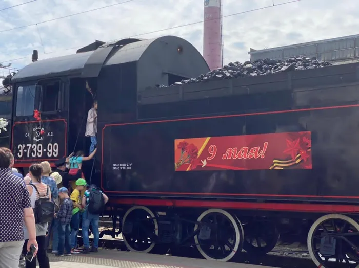 6 мая 2021 года на главный жд-вокзал Ростова приехал легендарный поезд «Победы». Встречать поезд пришло много людей, в том числе наши школьники с родителями . Мероприятие сопровождалось выступлениями творческих коллективов . Всё желающие смогли отведать блюда полевой кухни, почувствовать себя автоматчиками и водителями военных машин.&nbsp;Но, самое главное, что все получили массу приятных эмоций!