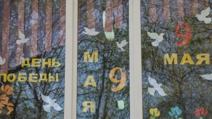 В МБОУ “Школа 97” проходит  акция “Окна Победы”. Это совместное мероприятие  детей и родителей в творческой,нестандартной форме подчеркивает уважение , детей к подвигу   народа,сохранение памяти поколений .