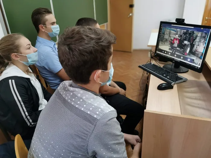 15 октября, в рамках проекта «Молодые машиностроители Ростова» наши ребята побывали на онлайн-экскурсии по территории завода «Ростсельмаш».&nbsp;