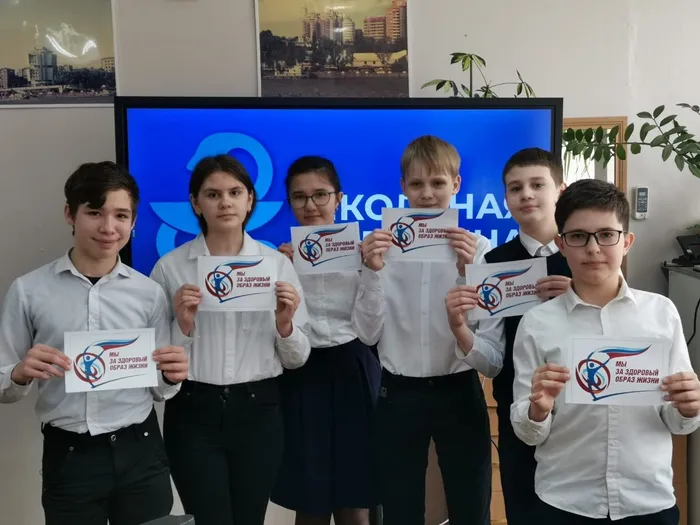 6 апреля 2021 года в преддверие Всемирного дня здоровья, команда Молодые медики школы» приняли участие в он- лайн трансляции «Школьная медицина. Жизнь прекрасна!» , в рамках которой состоялся квиз на тему «Здоровый образ жизни». Квиз провели Алина Гулько, студент РостГМУ и Роман Поликарпов, заместитель главного врача по профилактике МБУЗ «ДБ № 1».