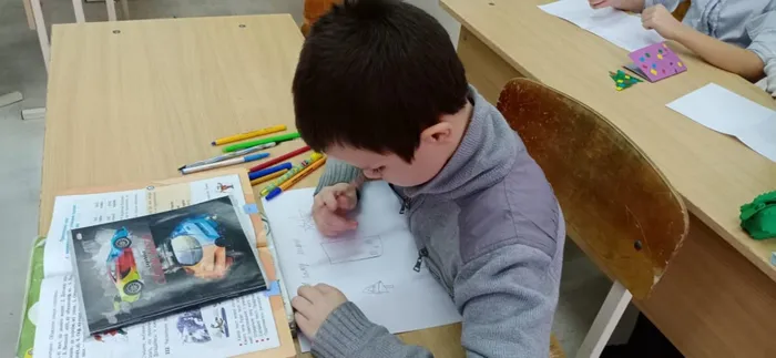 Вчера, мы участники движения РДШ провели в начальной школе день написания письма Деду Морозу.
К ним пришла снегурочка и её верные друзья - Единоржка Тома и 2 элфа (Люсьен и Фанфуд). Мы играли, танцевали и не забыли про письма. Подняли настроение детям перед НОВЫМ ГОДОМ❄❄❤