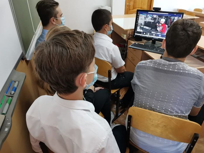 15 октября, в рамках проекта «Молодые машиностроители Ростова» наши ребята побывали на онлайн-экскурсии по территории завода «Ростсельмаш». 